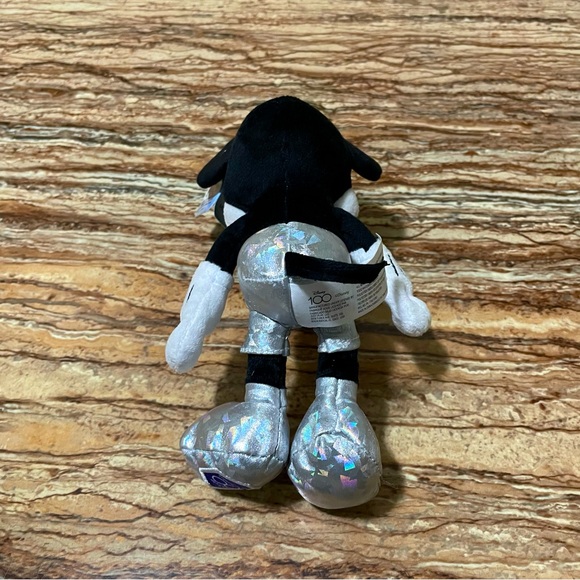 Disney - Picture 4 of 6